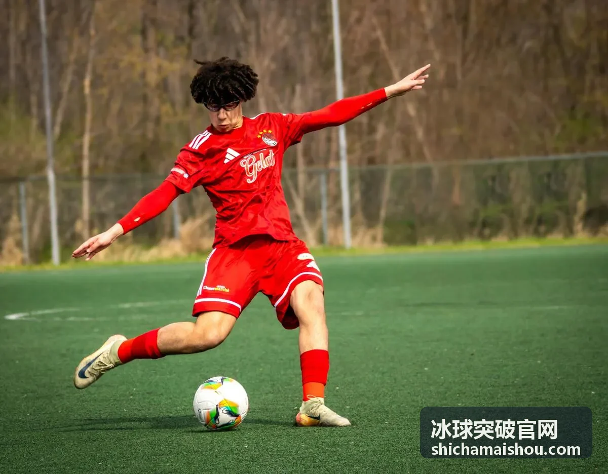 冰球突破官网赛事动态栏目中的比赛数据记录画面